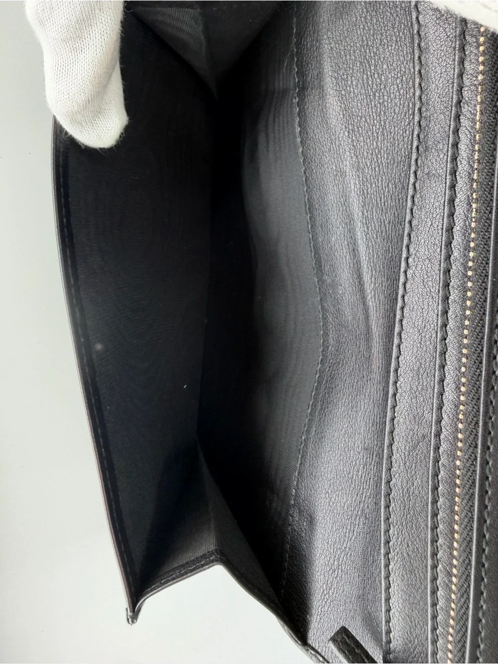 Gucci Black GG Embossed Zip-Around Organizer Wallet Good Condition - Picture 14 of 14